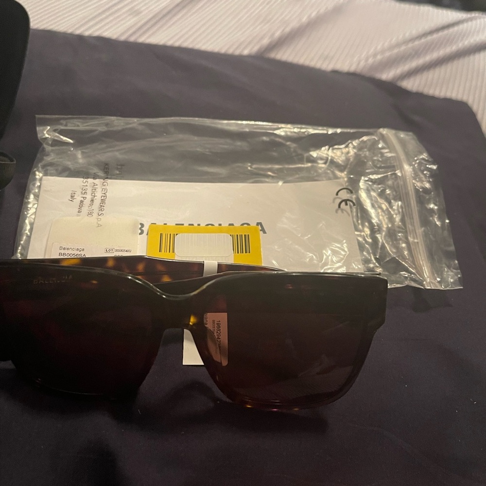 Balenciga sunglasses brandnew with tags